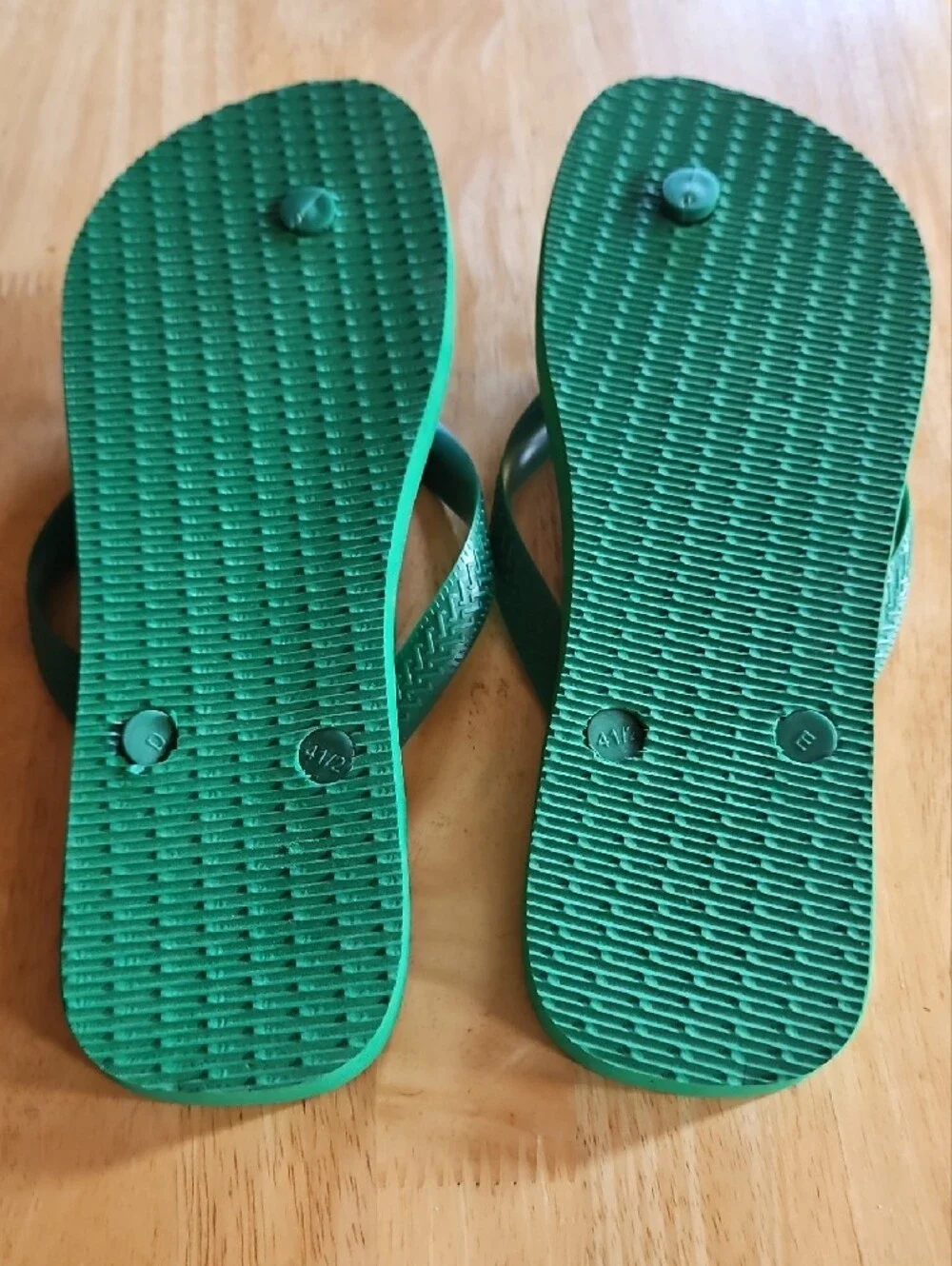 Havaianas Kelly Green Flip Flops- Unisex W 11/12 M 9/10